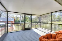 1 Mi to Dwtn Shops and Dining Spacious Family Home - WiFi