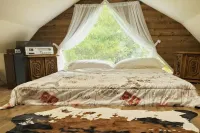 Updated  farm style Apt.  w/ loft minutes from Airport and Seattle