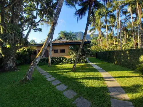 4 SUITES - air conditioning - CLOSED CONDOMINIUM - near the sea -