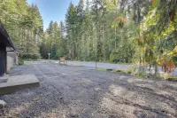 Close to Mt Hood Skibowl: Retro Rhododendron Cabin