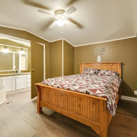 8 Mi to Dtwn Greenville: Bethel Home w/ Yard