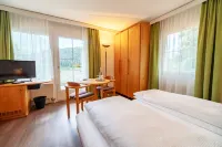 Typically Swiss Hotel Altana Hôtels à : Zernez