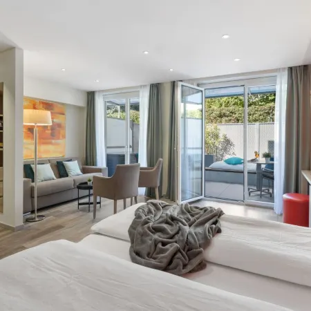 Ascona Lodge, Pool & Garden Retreat