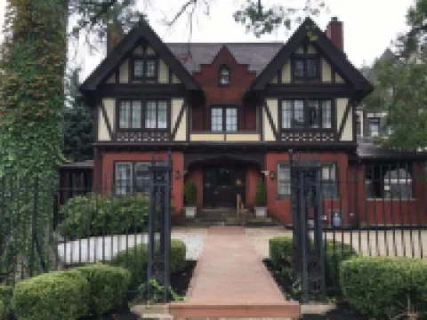 マンションズ オン フィフス ホテル