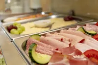荷爾斯泰因瑞士飯店 - 早餐