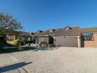 Seacrest Lodge Hotels in Muston