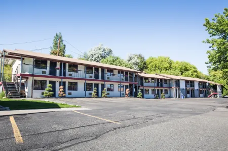 Grandview Motel Отели рядом с достопримечательностью «BIG Little Science Centre»