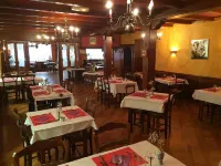 Aux Deux Clefs Hotels in Saverne