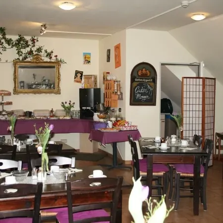 Hotel am Waldschlösschen - Brauhaus Отели рядом с достопримечательностью «Шенфельд-Вайссиг»