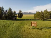 Quickdraw by Kabino Satellite WiFi Awesome Location Sleds Welcome Condo on Golf Course - parking