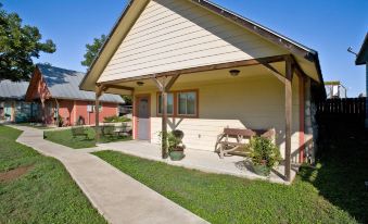 Blanco Riverside Cottages