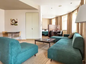 Roset Hotel & Residence