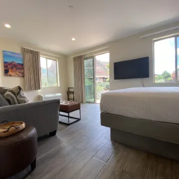 Sedona Village Lodge Hotels near Grasshopper Point Picnic Area