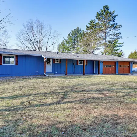 Family-Friendly Lakefront Retreat in Tomahawk!