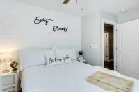 Step-Free Home w/ Fire Pit - 3 Miles to USC!