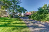 Tanunda Cottages - parking