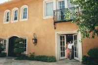 Arden Hills Hotels near Artistic Edge