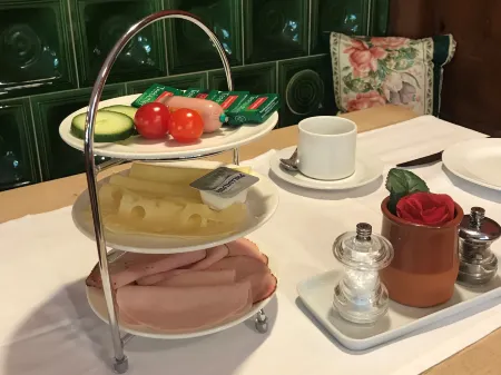 Bergland Hotel - Adults Only Отели рядом с достопримечательностью «Marionette Museum»
