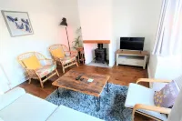 Contemporary Home in Friendly Easton, Free Parking Hotels in Keynsham