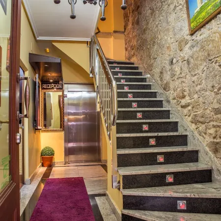 Hostal Hotil Coruña Centro Отели рядом с достопримечательностью «Музей науки и техники»
