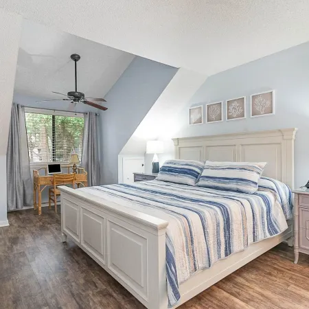 14D Richmond Park - Gorgeously Remodeled 3 Bed, 3 Bath Villa Villa