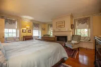 Clark Currier Inn Hotels in Essex County