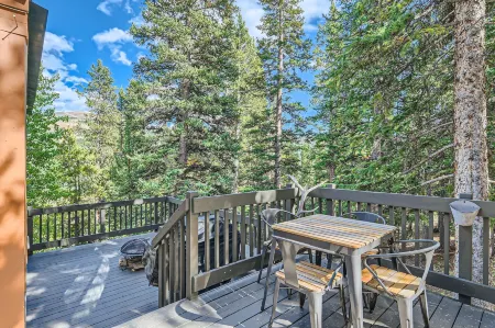 High Altitude Haven 3 Bedroom Home by RedAwning