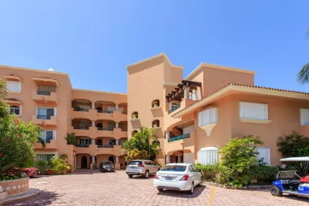 Listen to the ocean at night! Отели рядом с достопримечательностью «Rockaway Bay»