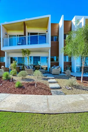 Modern Beachfront Retreat 2 King Suites + Отели в г. Rocky Point