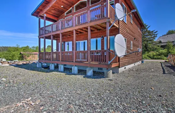 河濱公寓配山景，步行即可進城！