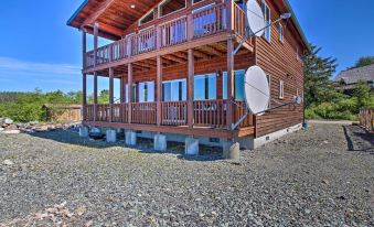 Waterfront Apt w/ Mtn View, Walk into Town!