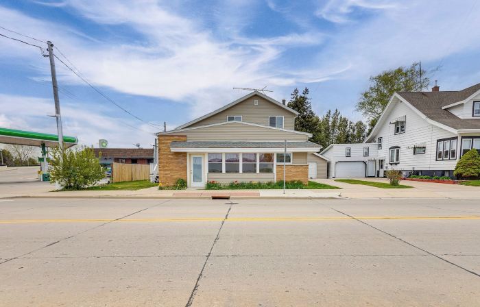 1 Mi to Shore: Lake Michigan Retreat w/ Game Room!