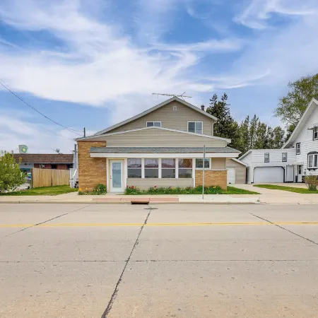 1 Mi to Shore: Lake Michigan Retreat w/ Game Room! Отели в г. Ту Риверс
