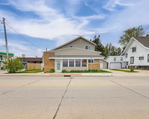 1 Mi to Shore: Lake Michigan Retreat w/ Game Room! Hotels in Two Rivers