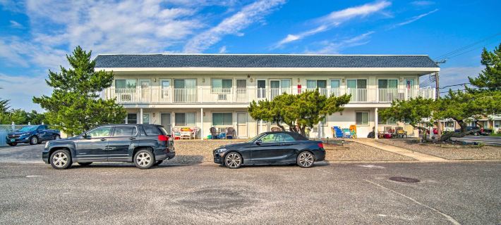 Beautiful Brigantine Condo - Walk to Beach! Hotele w: Brigantine