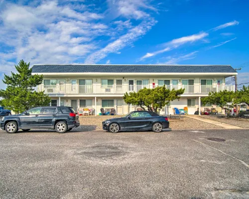 Beautiful Brigantine Condo - Walk to Beach! Hotele w: Brigantine