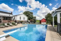 Historic Cedar Hill Mansion on Large Farm w/ Pool! - Wifi