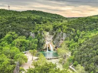 Cedar Falls Cabin Nestled by Honey Creek Hotels in Murray County