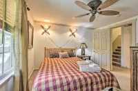 Townhome w/ Deck: Walk to Mirror Lake & Main St! - Beach