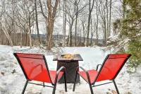 Hartford Escape w/ Fire Pit ~ 3 Mi to Ski & Golf! - Wifi