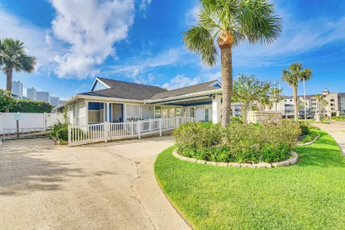 Romantic Galveston Retreat Bay View, Pool Access! - Huoneistot