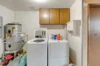Rockaway Beach Vacation Rental Walk to Ocean - parking