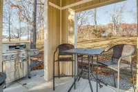 Peaceful Russell Springs Home w/ Fire Pit & Pond! Hotel a Jamestown