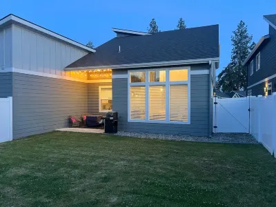 Modern Townhome- downtown Coeur d'Alene- minutes to waterfront restaurants shops Hotels near Avista Utilities