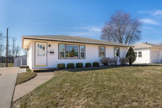 Charming 3 Bedroom 2.5 Bathroom House centrally located in Dubuque IA.