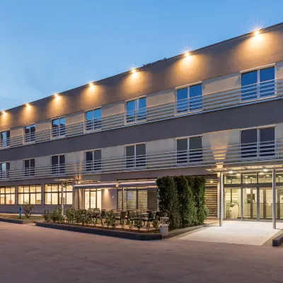 Hotel Mondo Hotels in der Nähe von Mladezi Park-Stadion