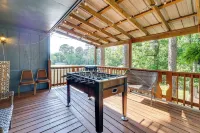 4 Mi to Dtwn! Ozarks Hideaway w/ Furnished Deck - Pet friendly
