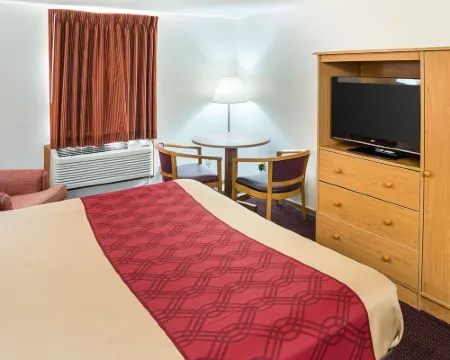 Rodeway Inn & Suites Hotels in Austin