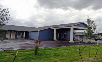 Kenedy Inn and Suites