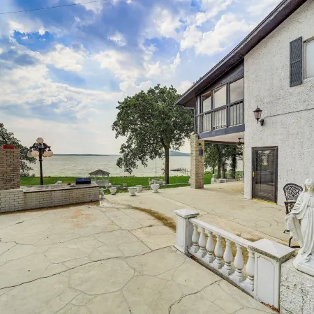 Lakefront Eufaula Escape w/ Dock + Private Beach!
